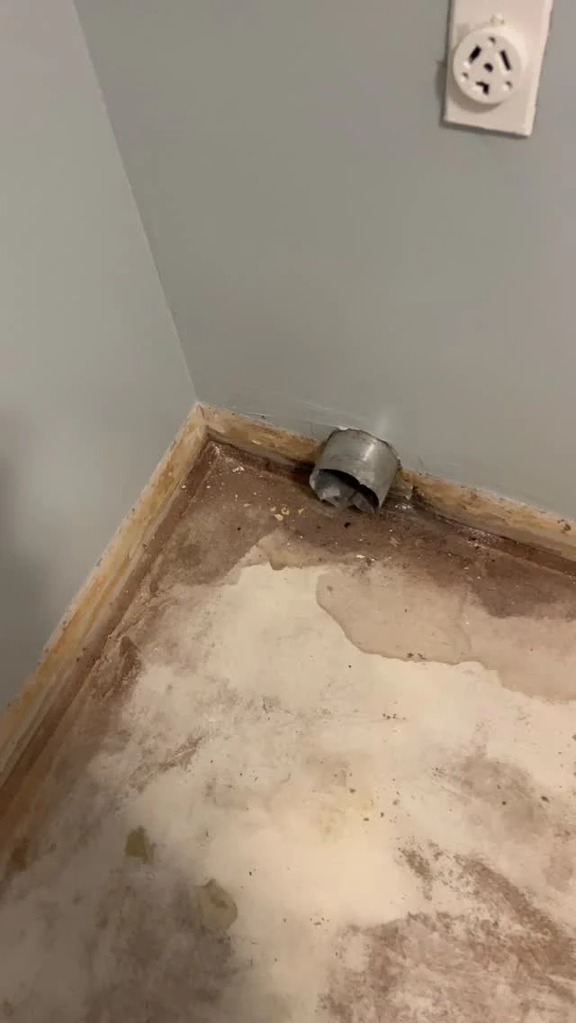Those “yikes” stains under the old linoleum were historic—subfloor was dry. We prepped the base, installed LVP for durability, and finished with new baseboards and tight transitions. Quick before/after at the end—clean, modern, done right.

📍 Sacramento & Bay Area
📲 Book in minutes: https://home-repairman.com/book-your-handyman

#LVPFlooring #LaundryRoom #Baseboards #SacramentoHandyman #HomeRepairMan
